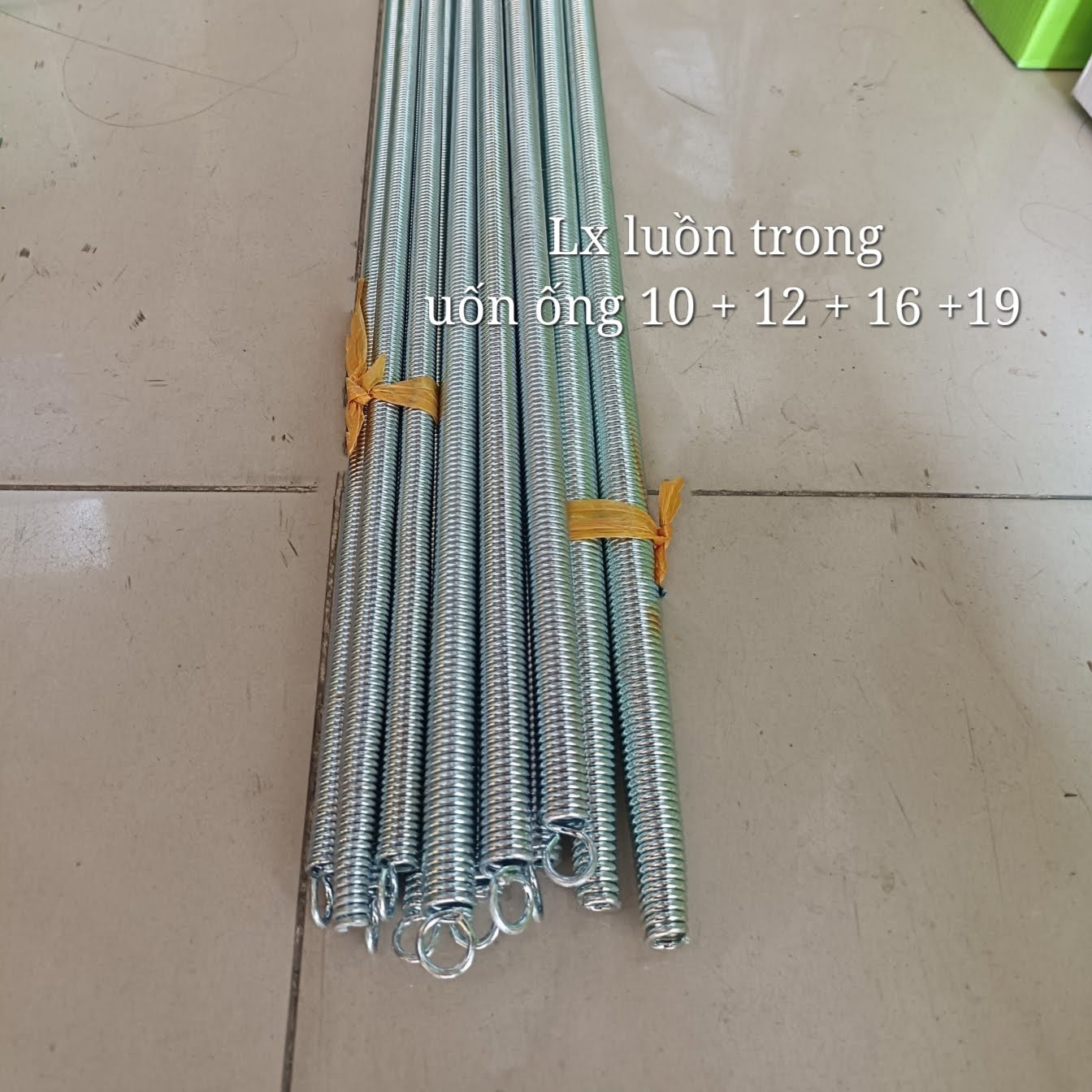 Lò xo uốn ống đồng phi 10 luồn trong